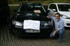  Bernd-Joachim Metzger, dem Initiator von „Erdgasfreunde – Initiative saubere Mobilität Tuttlingen“ mit seinem Erdgasauto.