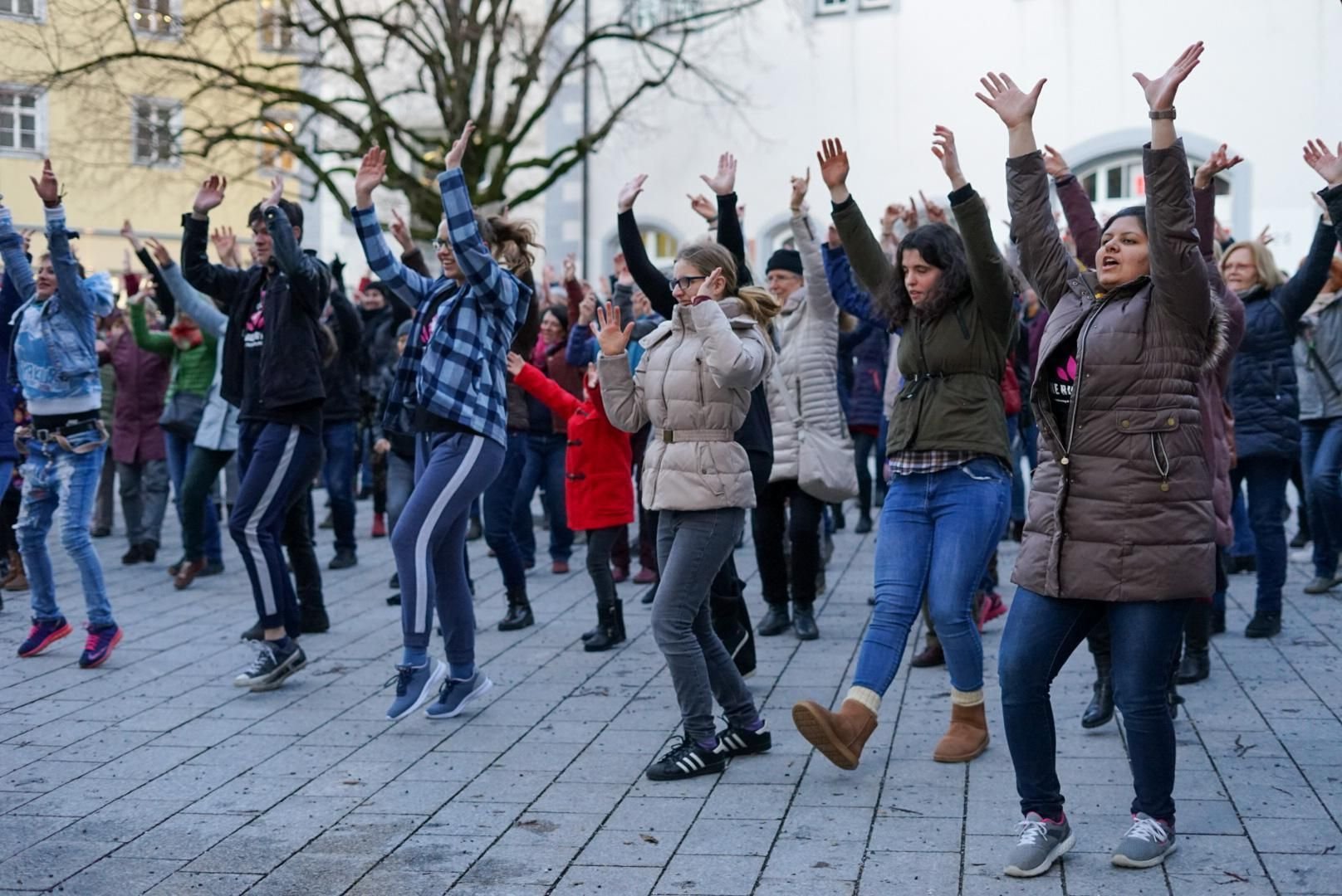 One Billion Rising Ravensburger Tanzen Gegen Gewalt An Frauen Und Mädchen 