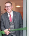 Scheers Bürgermeister Lothar Fischer bei der offiziellen Eröffnung des Krippenbereichs im Kinderhaus Sonnenschein.