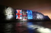 Abschiedsgruß: „Das Vereinigte Königreich hat die EU verlassen“ ist riesig auf den weißen Kreidefelsen von Dover am Ärmelkanal zu lesen, gefolgt von „Au revoir“ und „Goodbye“.