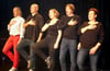 Günther Letsch (von links), Andi Musen, Hanna Stauß, Christos Jakumis und Evi Frick gehören zum achtköpfigen Ensemble des Improtheaters.
