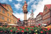 Im Rahmen der Aktion „Aalen blüht“ wurde der Marktbrunnen mit Blumen geschmückt.