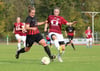  Lindaus Lisa Wisotzki (links) hat im Spiel gegen den TSV Sondelfingen zwei Tore geschossen.