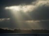Wolken ziehen im Licht der tief stehenden Morgensonne über die Insel Rügen. Selbst an den Küsten soll es am Wochenende frühlingshaft warm werden. Foto: Stefan Sauer