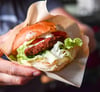 Auch Burger gibt es längst nicht nur mit Fleisch, sondern auch in veganen Varianten.