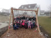  Eine Doppelschaukel hat den Mädchen und Jungen des Familienzentrums Sonnenschein in Pfullendorf noch zu ihrem Glück gefehlt – jetzt wurde sie eingeweiht.