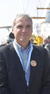 David Dornier nach der Ankunft der "Landshut" am 23. September 2017 auf dem Rollfeld des Flughafens Friedrichshafen.