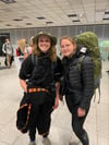 Glücklich in Deutschland gelandet: Noah und Melina Müller aus Horgenzell am Frankfurter Flughafen.
