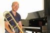  Thomas Ruffings Liebe gilt dem tiefen Blech, doch das Klavierspiel beherrscht er ebenfalls. Der Vollblutmusiker ist der neue Leiter der Buchauer Musikschule.
