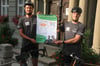  Lukas Geil (rechts) und Felix Janson sammeln auf ihrer Spendenradtour durch den Süden Deutschlands für die Deutsche Kinderkrebshilfe.