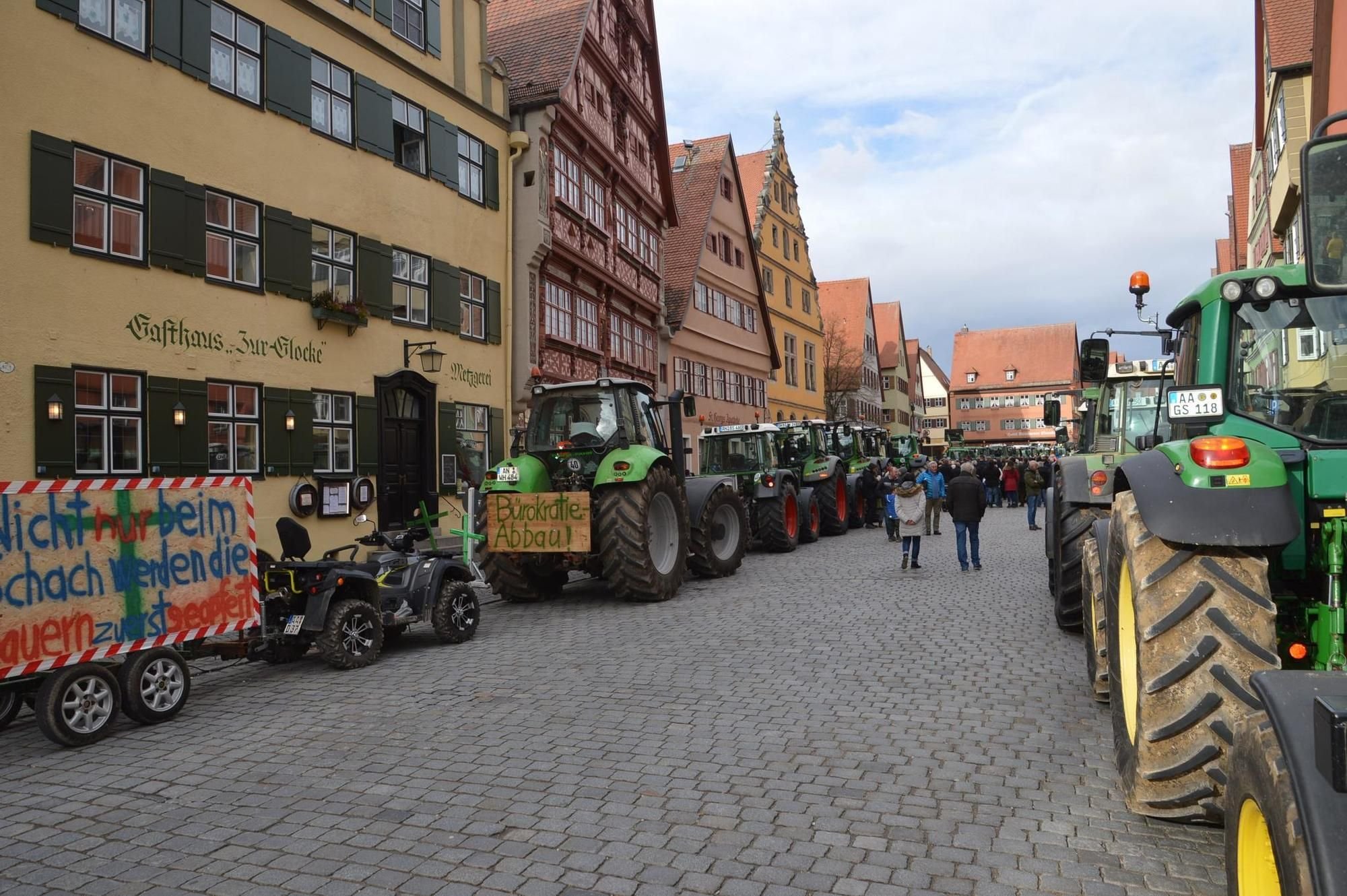 Bauernprotest in Dinkelsbühl - Gegenwind für Grünen-Chef Robert Habeck