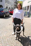  Selda Arslantekin ist über die Unterstützung durch ihren Blindenführhund Zumie sehr froh.