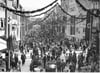 Zahlreiche Girlanden schmücken am 20. April 1939 den Aalener Marktplatz. Anlass ist der Geburtstag des Führers Adolf Hitler.
