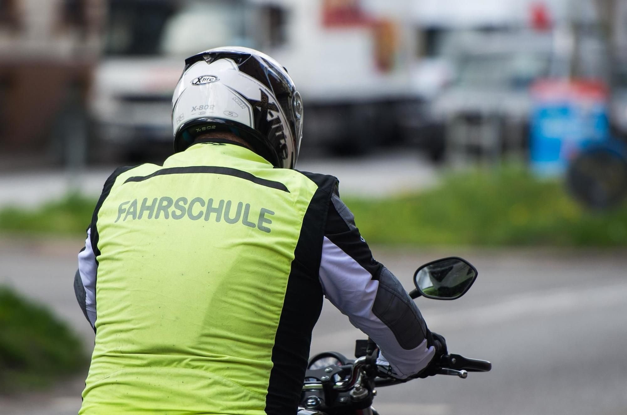 Darf Man Kopfhörer Beim Motorradfahren Tragen Auch wegen Corona: Vorsicht beim Motorradfahren