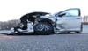 Autofahrer übersieht herannahendes Auto und verursacht schweren Unfall
