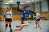  Die TSG-Handballerinnen (hier Svenja Geiselhardt, beim Wurf) verloren das hart umkämpfte Spiel gegen Vogt.