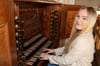  Voll in ihrem Element: Alina Sauter liebt die Kirchenmusik. Deshalb spielt sie nicht nur Orgel, sondern leitet auch zwei Kirchenchöre.