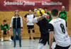  Die Volleyballer der TG Bad Waldsee (li. Trainerin Evi Müllerschön, am Ball Akos Hardi, re. Jakob Elsäßer) beenden die Saison in der Regionalliga auf Platz vier.