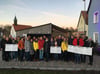 Ein riesiger Erfolg ist die Winterhütte der guten Tat vor dem Hotel Rose in Schrezheim gewesen. 7140,94 Euro an Spenden kamen zusammen. Bei der Übergabe trafen sich viele der engagierten Helfer noch einmal bei Glühwein und Punsch.