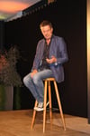  Der Kabarettist Uli Böttcher spielte in Saverwang gekonnt mit dem Publikum.