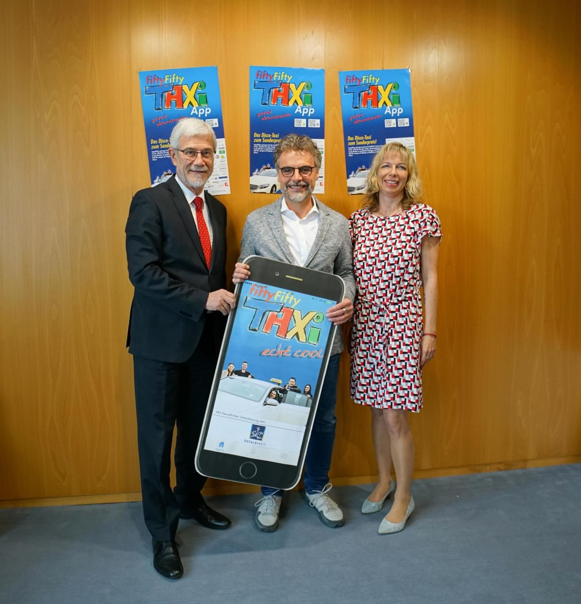 3250 Euro Spende für das fiftyFifty-Taxi