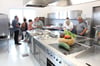 Die moderne, auf Catering ausgelegte Küche ist wohl das Herzstück im Neubau von „Utes Dorfküche“.