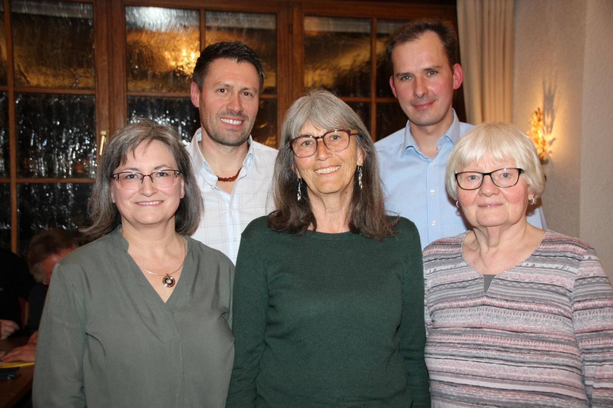 Kandidaten Der „unabhängigen Liste Öpfingen“ Stehen Fest 0060