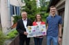 1500 Euro für den Hüttlinger Kleinkunstfrühling, das Bild zeigt von links: Bürgermeister Günter Ensle, Manuela Prodinger und Alexander Horlacher.