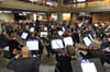  Ein glänzendes Adventskonzert hat das Aalener Sinfonieorchester im voll besetzten Foyer des Aalener Rathauses gegeben.