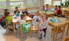 Die Kindergartenzahlen in Westerheim steigen. Um alle Jungen und Mädchen der Gemeinde langfristig im Kindergarten unterzubringen, soll in der Arche Noach eine fünfte Gruppe eingerichtet werden. Überlegungen, wo und wie die Kleinen betreut werden soll