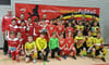  Bezirksmeister SV Zimmern (rechts), die Zweiplatzierte SpVgg Trossingen (links, rot-weiße Trikots) und die Drittplatzierte SG Deißlingen (Mitte, rote Trikots) qualifizierten sich für den Sparkassen-Junior-Cup auf Verbandsebene.