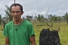 Francisco Olivera da Silva in einem gerodeten Feld: Der Indigene kämpft gegen den Raubbau.