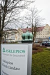 
Asklepios stellt ab Herbst mehr Pflegekräfte fürs Lindauer Krankenhaus ein. Dass dort einige Bereiche neu organisiert werden, sorgt allerdings für Unruhe.
