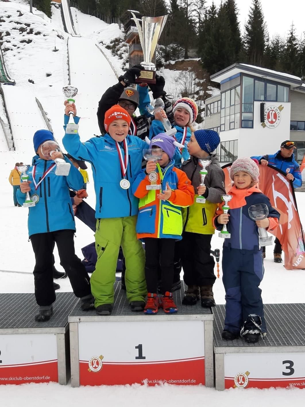 Isnyer springen vorne mit