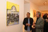 
 Im Gespräch über die Frau hinter der Mauer: Künstler Faisal Adil (links) und Gerald Eisen. 
