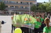 Das Banner gemeinsam nach hinten und wieder zurück und – natürlich in der Hälfte von 72 Sekunden war eine Aktion – zum Schluss ließen die Teilnehmer gelbe Luftballons steigen.