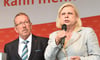  Sie will, er vielleicht auch: Hilde Mattheis und Karl-Heinz-Brunner bei einem gemeinsamen Wahlkampfauftritt im September 2017 auf dem Neu-Ulmer Petrusplatz.