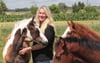Angelika Gallitzendörfer liebt ihre Pferde. Die passionierte Westernreiterin gibt ihr Wissen und ihre Begeisterung auch weiter. Sie betreibt in Memmingen im Allgäu ihre eigene Ranch.
