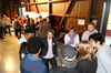 
 Rückblende: Bürgermeisterin Elisabeth Kugel im direkten Austausch mit Teilnehmern der ersten Meckenbeurer Jugendkonferenz.
