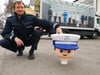  Der Polizist Alfons Rohner präsentiert den Kopf einer Figur eines Polizisten. Auf einer Bildungsmesse in Ravensburg wurde am Stand der Polizei die Polizei-Figur „Heinz“ gestohlen. Auf der Flucht blieb der Kopf der Figur zurück.