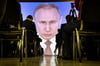 Übermächtiger Wladimir Putin: Zum 15. Mal hielt Russlands Präsident seine Rede an die Nation.