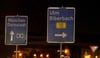  Verkehrsschilder weisen den Weg nach „Biberbach“. Eigentlich müsste es an dieser Stelle bei Ulm-West „Biberach“ heißen.