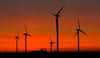 Ein Anblick, der die Kettenacker Windparkgegner rot sehen lässt. Vor dem leuchtenden Abendhimmel möchten sie keine Windräder sehen.