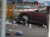 29.03.2019, Bayern, Donauwörth: Markierungen der Polizei liegen nach einer Messerstecherei neben einem Auto auf der Strasse. Ein Mann hat ein Ehepaar mit einem Messer angegriffen und Lebensbedrohlich verletzt. Foto: Matthias Stark/dpa +++ dpa-Bildfunk +