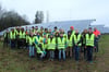  Die Energiemanager der Liebfrauenschule Sigmaringen besuchen die Fotovoltaikanlage der Kreismülldeponie, die bereits im Jahr 2007 in Betrieb genommen wurde.
