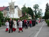  In einer feierlichen Prozession ging es an Fronleichnam nach dem Gottesdienst bei den Fachkliniken hinunter zur St. Ulrichskirche.