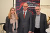  Laupheims Erste Bürgermeisterin Eva-Britta Wind, Dr. Alexander von Lieven (Mitte/Firma Elektrotechnik Spitzke) und Martin Glaser von der DB Netz AG beim Festakt.