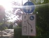  Schilder wie dieses am Ende des Radweges in der Schachener Straße mit den zugehörigen Piktogrammen auf der Fahrbahn sollen Autofahrern vor jedem Kreisel in Lindau klarmachen, dass sie Radfahrer dort nicht überholen dürfen.