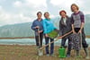 Markus Hener (von links), Odette Lassonczyk, Rita Bach und Katrin Fieberitz sind nach dem ersten Jahr Solawi in Raderach zufrieden. Bereits jetzt haben fast alle Gemüseanteile einen Abnehmer gefunden.
