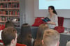  Autorin Anja Tuckermann las vor Neuntklässlern des Gymnasiums Spaichingen aus ihrem Buch „Mano – Der Junge, der nicht wusste, wo er war“.